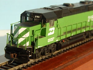 HO Atlas 902 EMD GP38-2 Burlington Northern Diesel Locomotive #2152 For Repair - Picture 1 of 13
