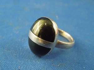 Vintage Sterling Silver Black Design Ring - Ring Size 8 - Picture 1 of 8