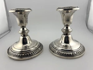 Elegante par de candelabros georgianos de plata de ley de 4,5 x 4" con peso 736 g - Imagen 1 de 8
