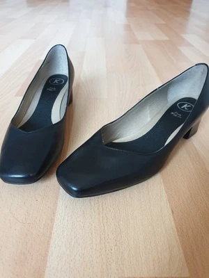 K  Extra Wide Fit Womens Shoes Size 5 - Image 1 of 4