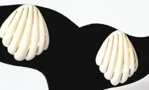 Pendientes perforados vintage firmados de oro amarillo 585 y concha de Lucita de 14K - Retro - Imagen 1 de 7