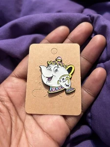Mrs. Potts And Chip Emaille Pin Die Schöne und das Biest Figur Motiv Anstecknadel - Bild 1 von 2