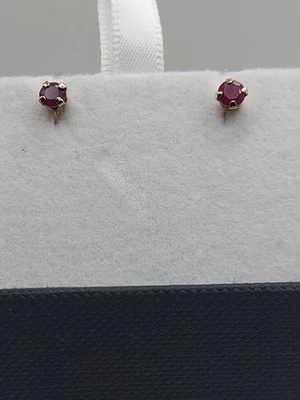 Parafusos de rubi de ouro amarelo 14k, 3 mm. - Imagem 1 de 4