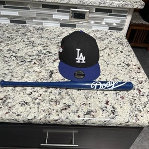 Los Angeles Dodgers MLB Baseball 9Fifty Jugend Mütze Kappe Druckknopflasche mit Souvenir Schläger - Bild 1 von 13