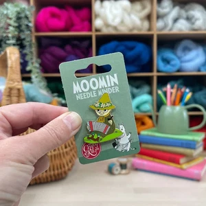 Moomin Magnetic Needle Minder Snufkin - The Crafty Kit Company - Bild 1 von 3