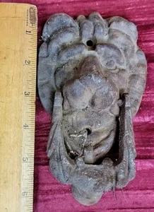 RUSTIC ARCHITECTURAL CAST IRON LION HEAD DOOR KNOCKER RUSTY GOLD BARN FIND - Picture 1 of 12