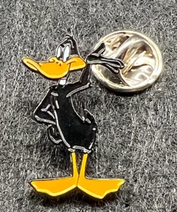 DAFFY DUCK ENAMEL PIN BADGE - Picture 1 of 3