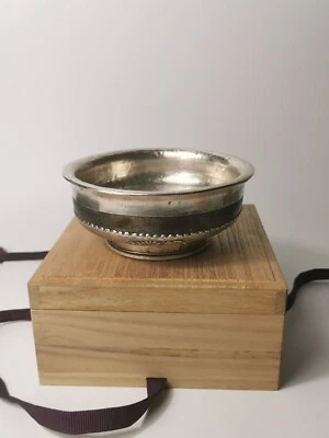 Antiguo cuenco tibetano de madera dura del siglo XIX decorado plata excelente decoración tallada Foto 1 de 4