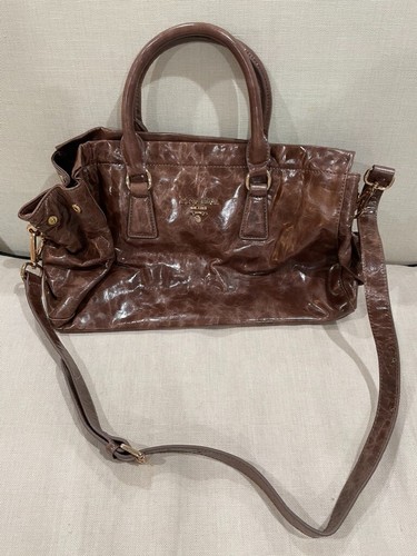 Borsa a mano Prada in pelle marrone lucido con tracolla