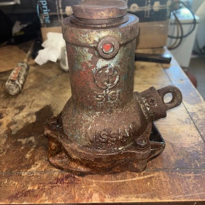 Gato botella vintage Nissan 5161 1,5 toneladas Foto 1 de 4