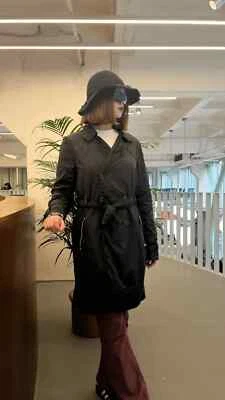 Gabardina Diesel vintage nailon negra estilo y2k Foto 1 de 4