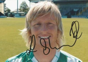 YEOVIL: TERRY SKIVERTON SIGNED 6x4 PORTRAIT PHOTO + COA - Bild 1 von 1