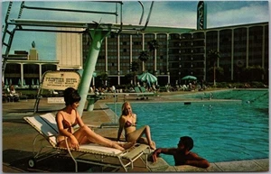 Vintage 1960s LAS VEGAS, Nevada FRONTIER HOTEL Swimming Pool Scene / Girls - Picture 1 of 2