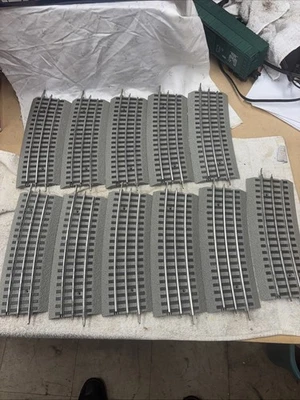 LIONEL 11 PIECES FASTRACK 084 WIDE CURVE TRAIN TRACK 84" roadbed 3 rail 6-12061 - Image 1 of 4