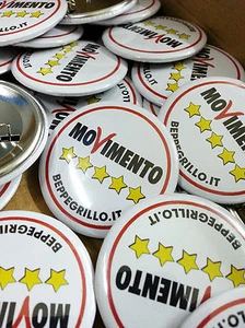 10 Buttons Spille Pins 37 mm con personalizzazione a colori Movimento 5 stelle - Imagen 1 de 1