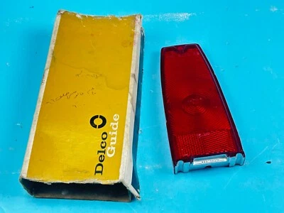 Chevrolet Nova 1966-1967 Red Rear Taillight Tail Lens 5957440 Genuine NOS — 第 1/4 张图片