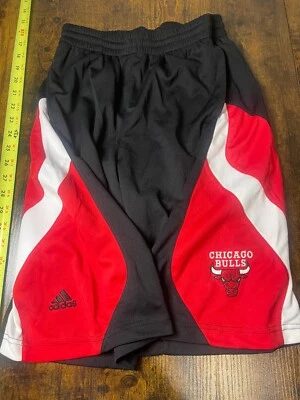 Vintage Chicago Bulls Adidas Shorts Basketball NBA ~ Youth Large — 第 1/3 张图片