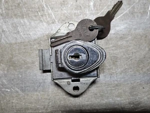 Yale Chrome Art Deco Panel Lock With Key. - Picture 1 of 5