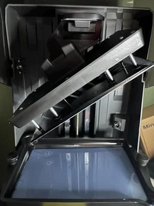 Resin - Saturn Ultra 4 Plate Drip Mount | Plate Top Cleaner too! | 3D-Printed - Bild 1 von 5