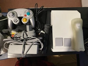 Nintendo Wii White with GameCube controller ports Video Game console Bundle - Picture 1 of 3