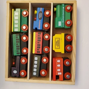 Haushaltswaren Holz Set 9 kleine Züge mit Magneten & Holz Aufbewahrungsbox EUC - Bild 1 von 5