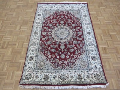 Alfombra oriental de seda 4'8 x 6'9 anudada a mano roja fina Nain con G5555 Foto 1 de 4