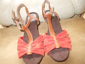 BNWOT - M & S FOOTGLOVE SUEDE & LEATHER SANDALS - SIZE 3.5(WIDER) - Picture 1 of 2