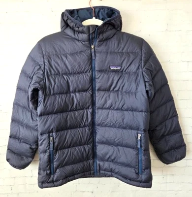 Patagonia Niños Hi-Loft Plumón Suéter Abrigo con Capucha Talla XXL 16-18 Azul Marino Puffer Foto 1 de 4