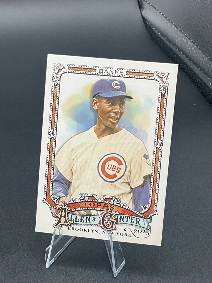 Béisbol Topps Allen & Ginter 2025 #54 Ernie Banks, Chicago Cubs Foto 1 de 1