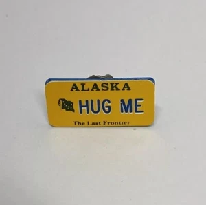 ALASKA LICENSE PLATE “HUG ME” LAPEL PIN - Picture 1 of 6