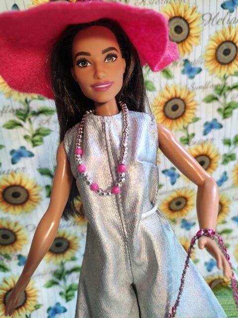 Roupa para barbie (vestido com sapato e chapéu)