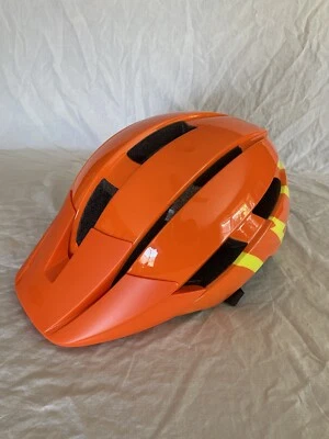 Casco de Bicicleta de Montaña Bell Sidetrack II Niño Ajuste Universal Naranja - Nuevo con Caja Foto 1 de 4