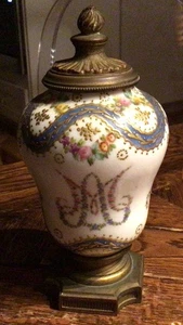 Antike kleine französische Sevres Stil handbemalte Porzellan VASE Urne - Bild 1 von 8