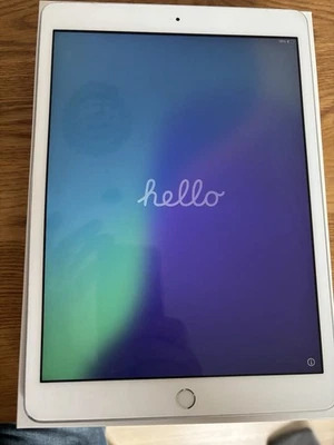 Apple IPad 8. Gen. 10,2“ Silber 32GB technisch ok - Bild 1 von 4