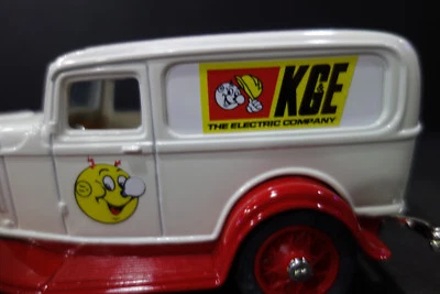 REDDY KILOWATT 1932 KG&E PANEL TRUCK DIE CAST BANK 1:25 Scale-WHITE/RED - Image 1 of 4