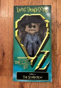 Living Dead Dolls Lost in Oz Zauberer von Oz präsentiert Purdy wie die Vogelscheuche Neu - Bild 1 von 5