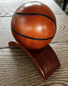 Vintage Holz Basketball Skulptur Figur Sammlerstück Tisch oder Schreibtisch Deko - Bild 1 von 5