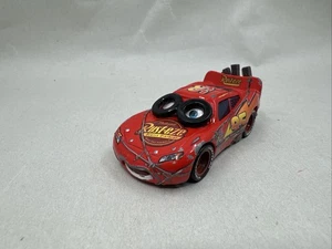 Jouet Mattel Pixar Cars Spin Out Lightning McQueen moulé sous pression  - Photo 1/9
