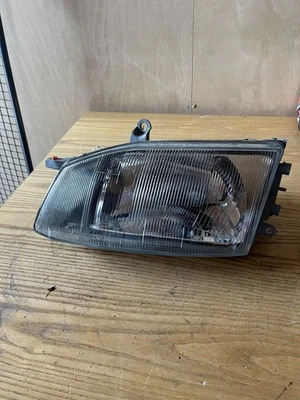 Caja de luces delanteras izquierda Toyota Hiace Powervan #83 2003 furgoneta LHD Foto 1 de 4