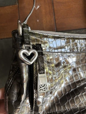 Brighton Bria Shine Your Bag charol bronce cocodrilo cuero en relieve Foto 1 de 4