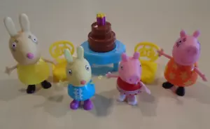 Set di figure Peppa Pig ~ Mrs. Mummy Coniglio, Rebecca + Mummy Pig, Peppa & Cake - Foto 1 di 2