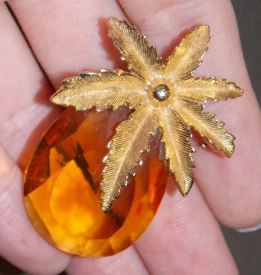 Vintage Sarah Coventry Large Teardrop Gold Glass Goldtone Pin Pendant 1960's - Image 1 of 3