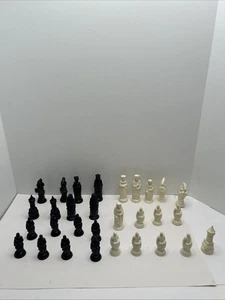 VINTAGE 1959 RENAISSANCE CHESSMEN BY E.S. LOWE CHESS each piece $4.99 each - Picture 1 of 1