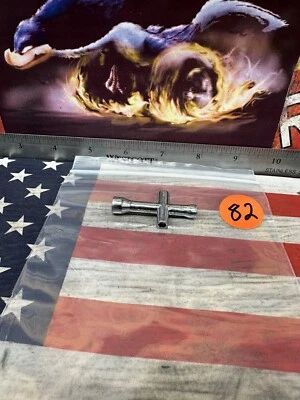 Llave/herramienta de manga transversal para coche de radiocontrol Foto 1 de 4