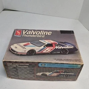 AMT Ertl 1/25 Scale NASCAR #6 Valvoline Ford Thunderbird Plastic Model Kit 1992 - Picture 1 of 7