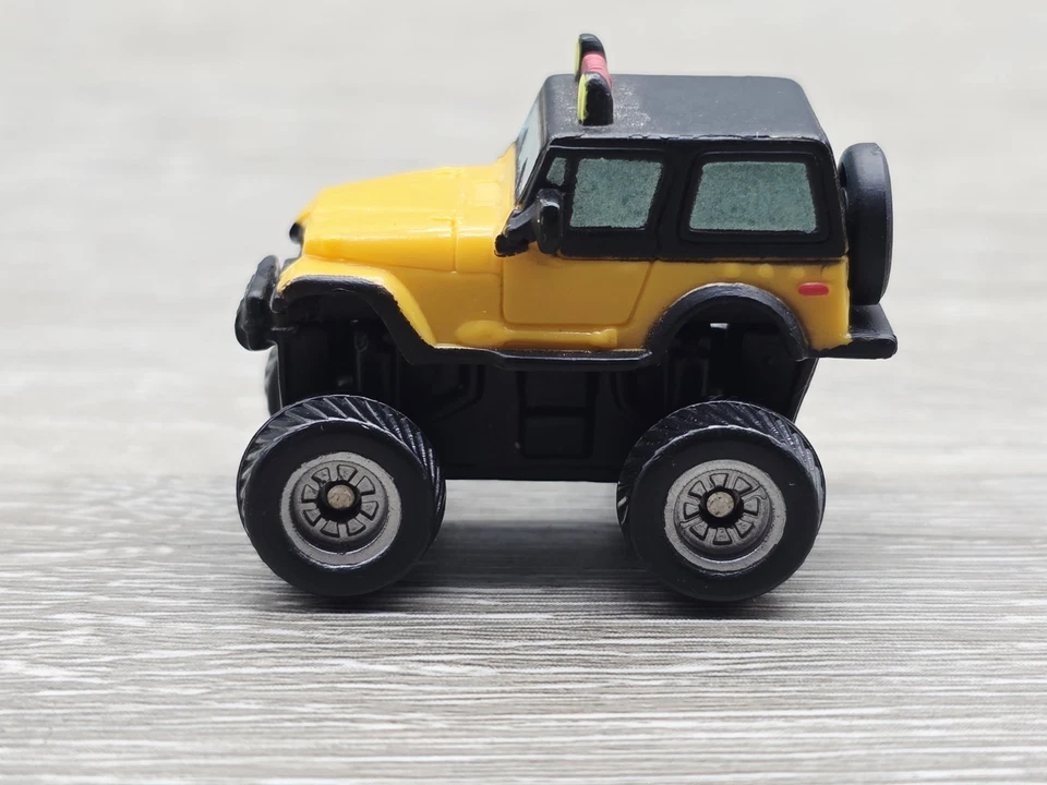 Micro Machines Exploration Earth Jeep 1997 Galoob #75290 - Image 1 of 4