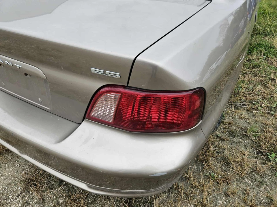 PASAJERO DERECHO Luz Trasera Cuarto Panel Montado Se Ajusta 02-03 GALANT  Foto 1 de 1