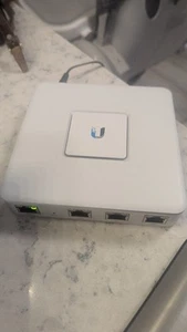 Ubiquiti Networks UniFi Security Gateway - Weiß (USG) - Bild 1 von 6