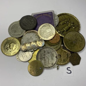 488g-MIXED TOKENS, MEDALS & COINS-UNSORTED & UNRESEARCHED COMBINE POST ONLY UK - Picture 1 of 3