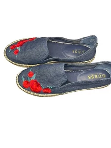GUESS Espadrille blau Denim bestickt Rosen gold Größe 7,5 Damenschuhe flache Schuhe - Bild 1 von 5